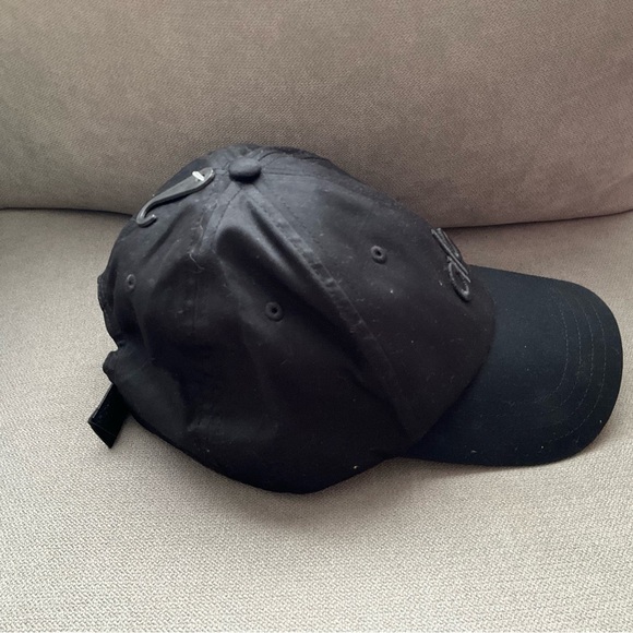 Alo Yoga Off-Duty Cap Black/Black - Picture 6 of 13